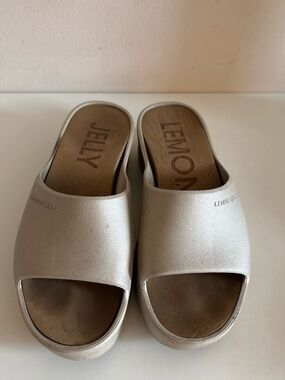 Lemon Jelly silver slides #slides #summer
39 us 8.5 usa beige mocha color